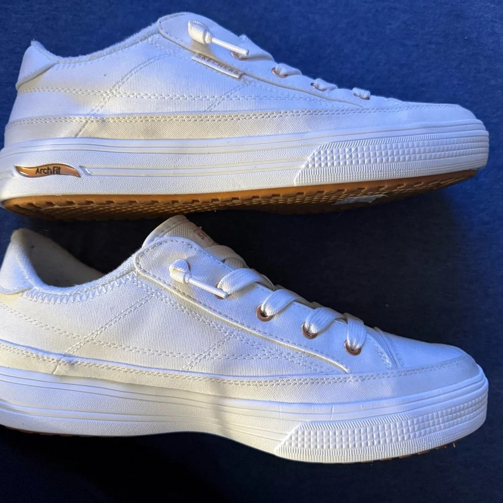 Skechers Women’s Arch Fit Arcade Slip On White Sneakers. Size 8.5 wide - Picture 5 of 8